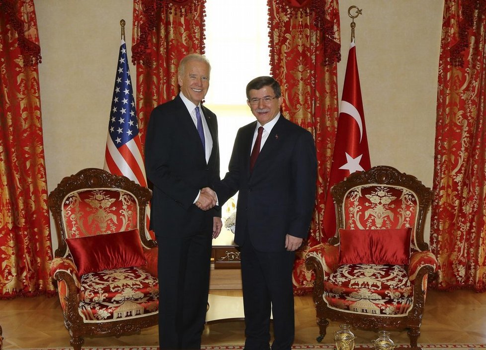 Joe Biden a Ahmet Davutoglu