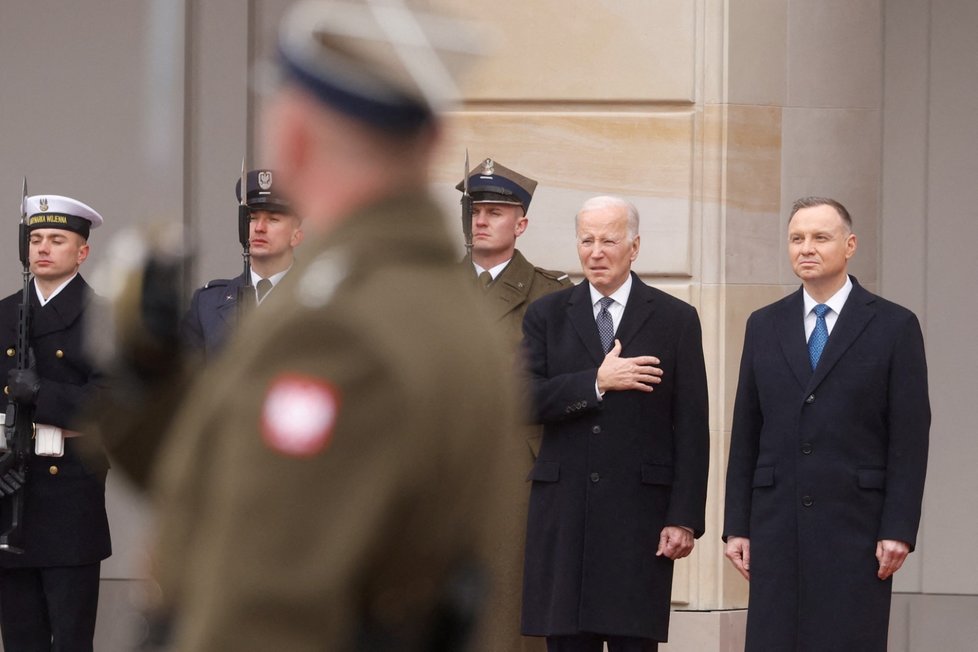Americký prezident Joe Biden s polským prezidentem Andrzejem Dudou ve Varšavě (21.2.2022)