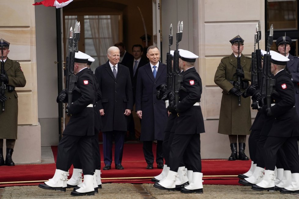 Americký prezident Joe Biden s polským prezidentem Andrzejem Dudou ve Varšavě (21.2.2023)