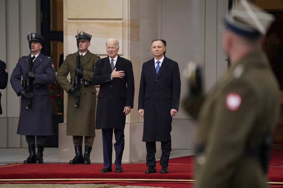 Americký prezident Joe Biden s polským prezidentem Andrzejem Dudou ve Varšavě (21. 2. 2023)