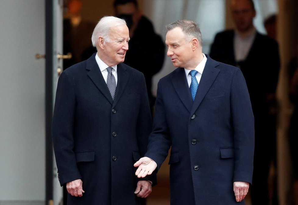 Americký prezident Joe Biden s polským prezidentem Andrzejem Dudou ve Varšavě (21.2.2023)