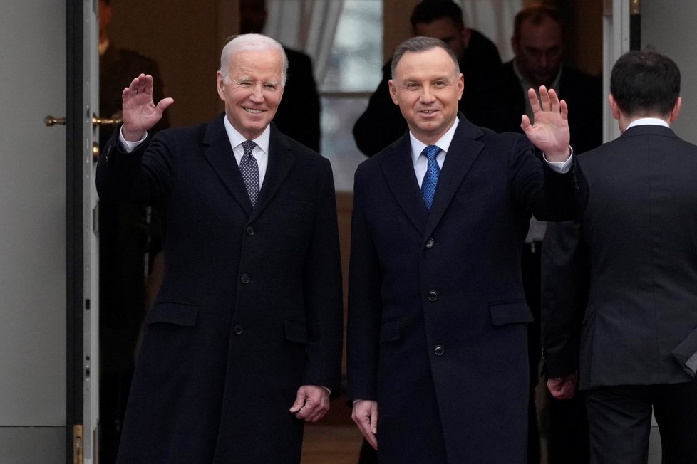 Americký prezident Joe Biden s polským prezidentem Andrzejem Dudou ve Varšavě (21.2.2023)