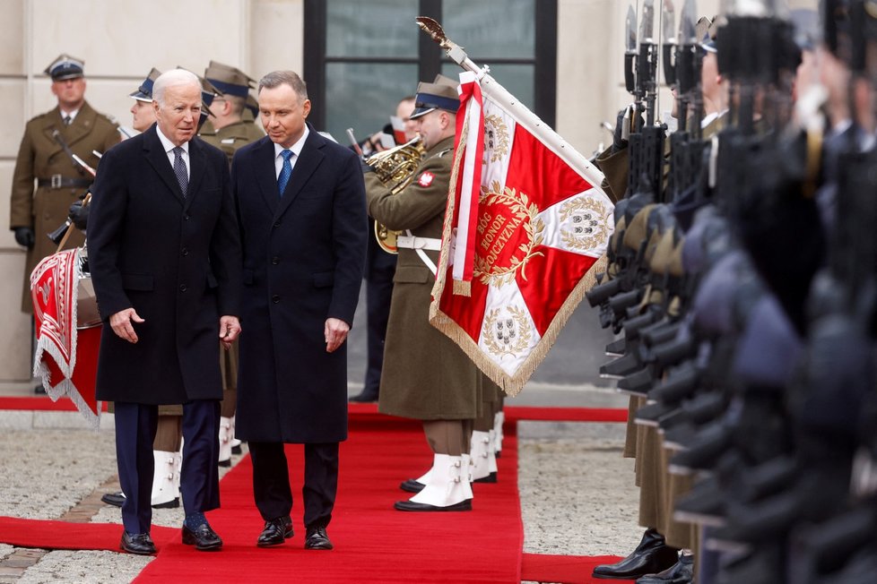 Americký prezident Joe Biden s polským prezidentem Andrzejem Dudou ve Varšavě (21.2.2023)