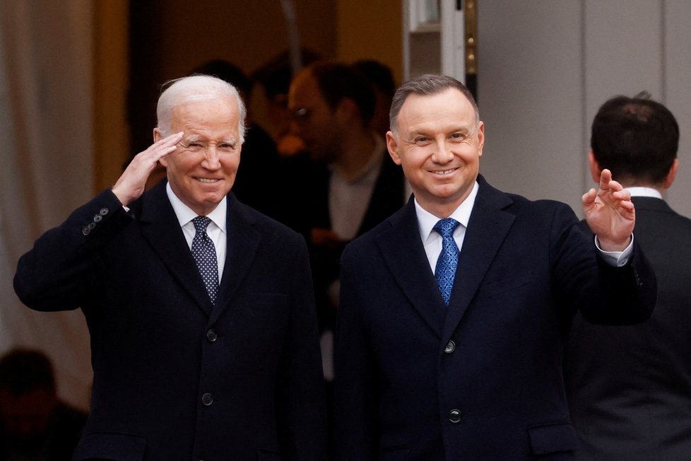 Americký prezident Joe Biden s polským prezidentem Andrzejem Dudou ve Varšavě (21.2.2023)