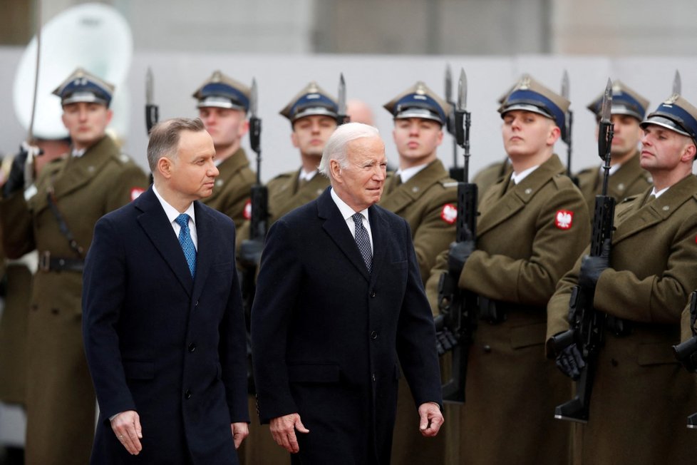 Americký prezident Joe Biden s polským prezidentem Andrzejem Dudou ve Varšavě (21. 2. 2023)
