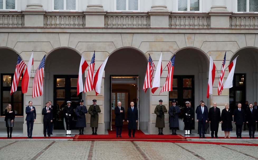 Americký prezident Joe Biden s polským prezidentem Andrzejem Dudou ve Varšavě (21. 2. 2023)