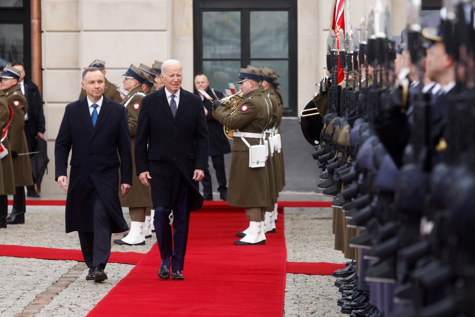 Americký prezident Joe Biden s polským prezidentem Andrzejem Dudou ve Varšavě (21.2.2023)