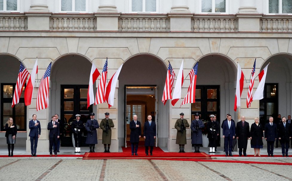 Americký prezident Joe Biden s polským prezidentem Andrzejem Dudou ve Varšavě (21. 2. 2023)