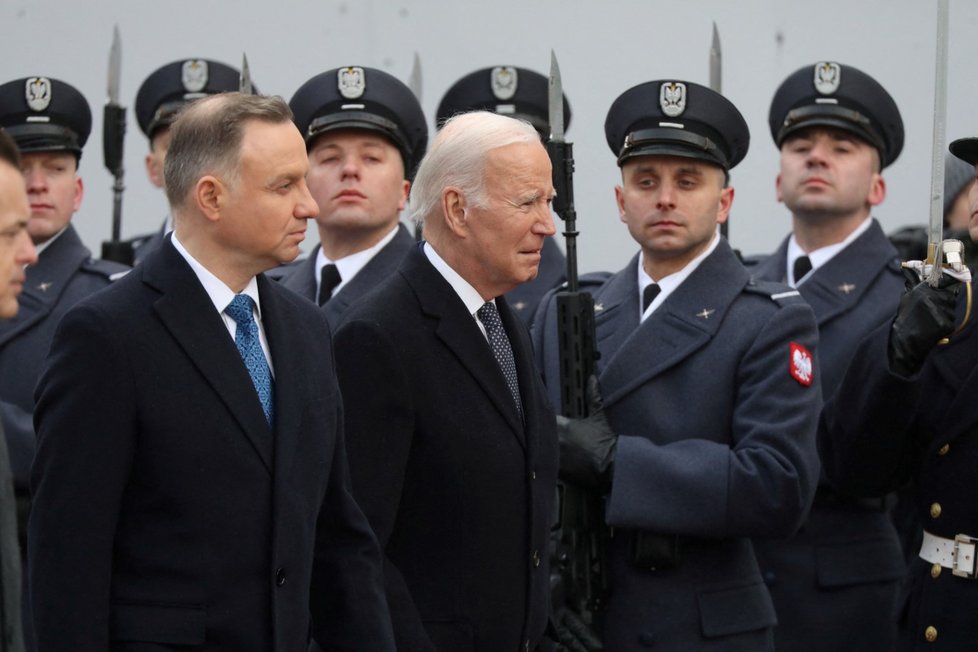 Americký prezident Joe Biden s polským prezidentem Andrzejem Dudou ve Varšavě (21. 2. 2023)