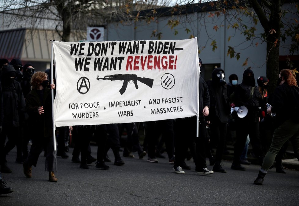 Protesty po Bidenově inauguraci v americkém Portlandu