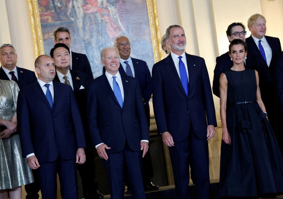 Americký prezident Joe Biden a španělský král Filip VI. na galavečeru na summitu NATO (28. 6. 2022)