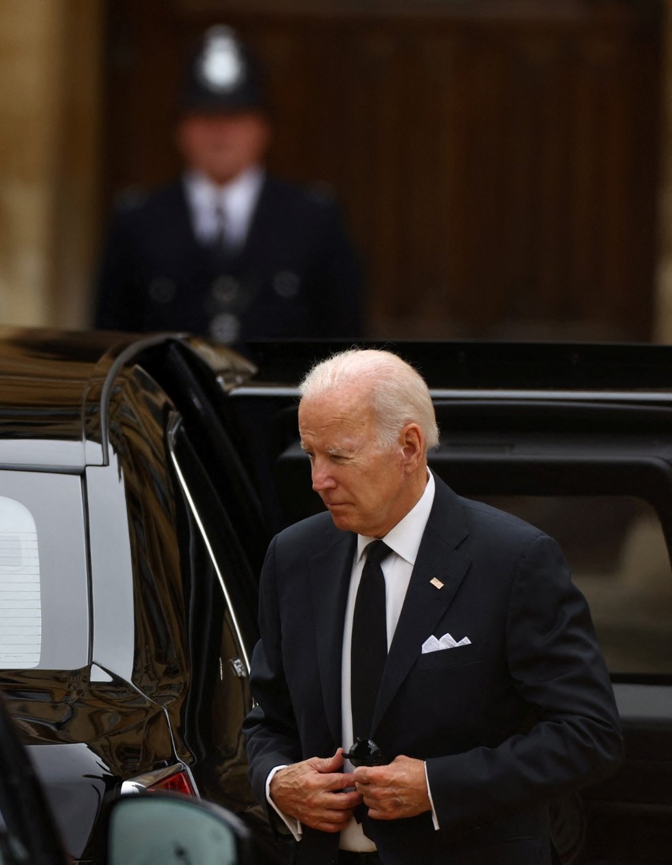 Pohřeb královny Alžběty navštívil Joe Biden.