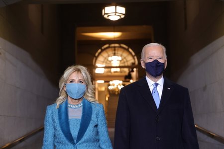 Joe Biden při inauguraci s manželkou Jill, první dámou USA