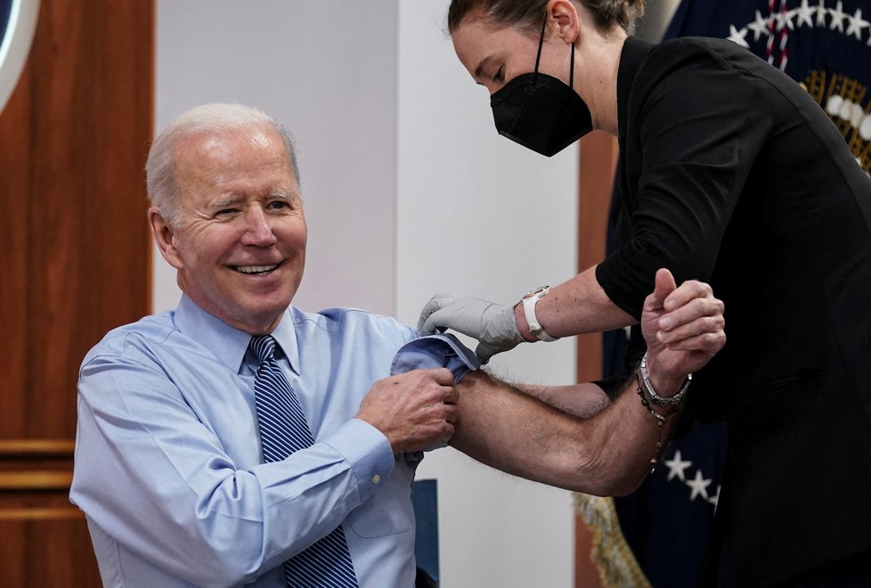 Prezident USA Joe Biden si nechal dát druhou posilující dávku proti covidu (30.3.2022).