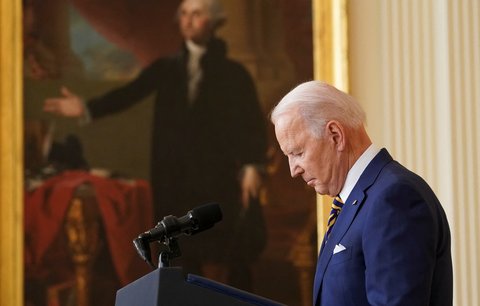 Bidenův muž šikanoval podřízené ženy. Prezident vědce ale neodvolá