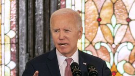 Biden slibuje odplatu za smrt amerických vojáků.