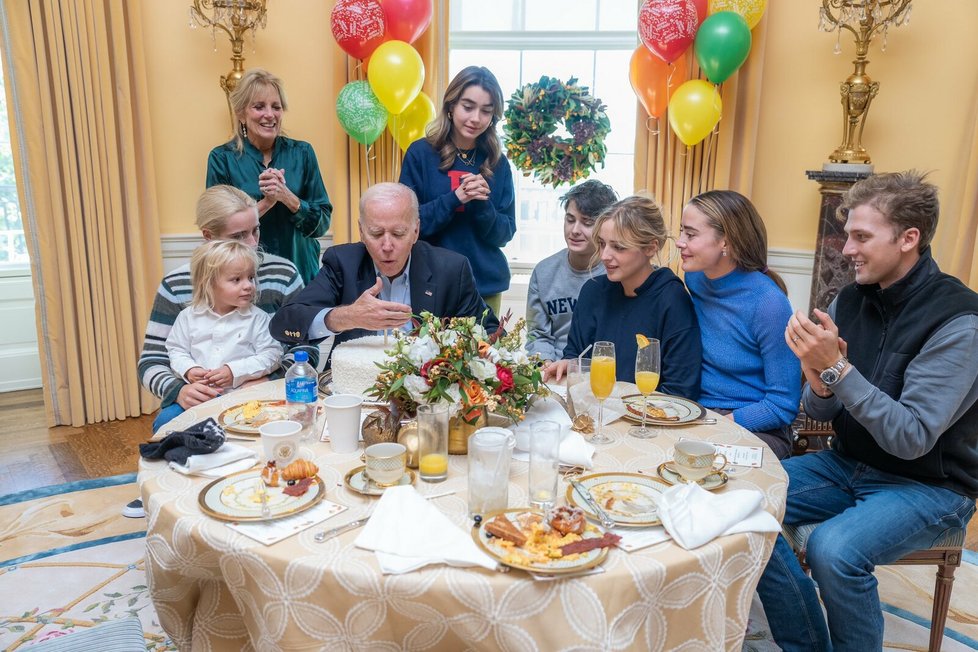 Americký prezident Joe Biden oslavil 80. narozeniny s rodinou.
