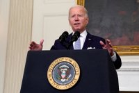 Rusko nemůže vymazat suverénní stát z mapy, hřímá Biden. Putinovu anexi odsoudilo shromáždění OSN