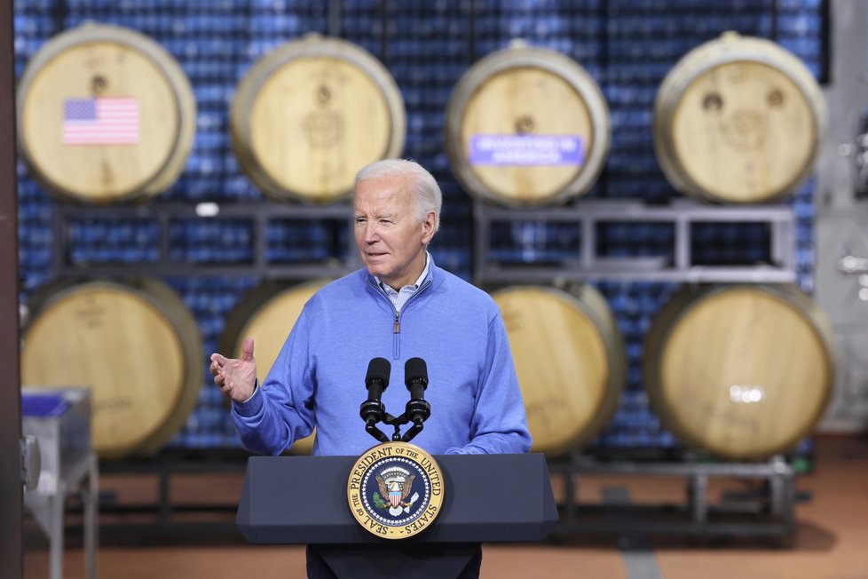 Joe Biden v pivovaru ve Wisconsinu