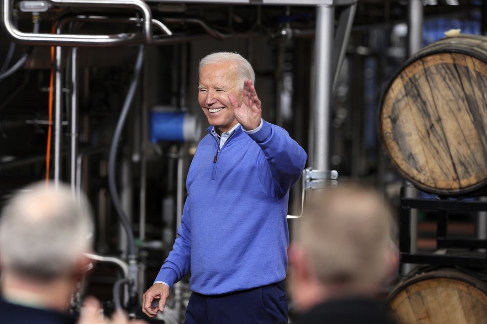 Joe Biden v pivovaru ve Wisconsinu