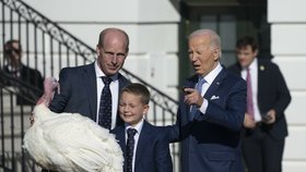 Joe Biden naposledy ve funkci prezidenta omilostnil dva krocany (25.11.2024).