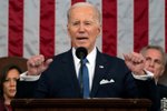 Americký prezident Joe Biden přednesl poselství o stavu Unie. Čelil urážlivým pokřikům.