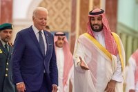 Biden čelí kritice za arabskou misi: Ostuda a konec princova statusu vyvrhele, šijí do něj v USA
