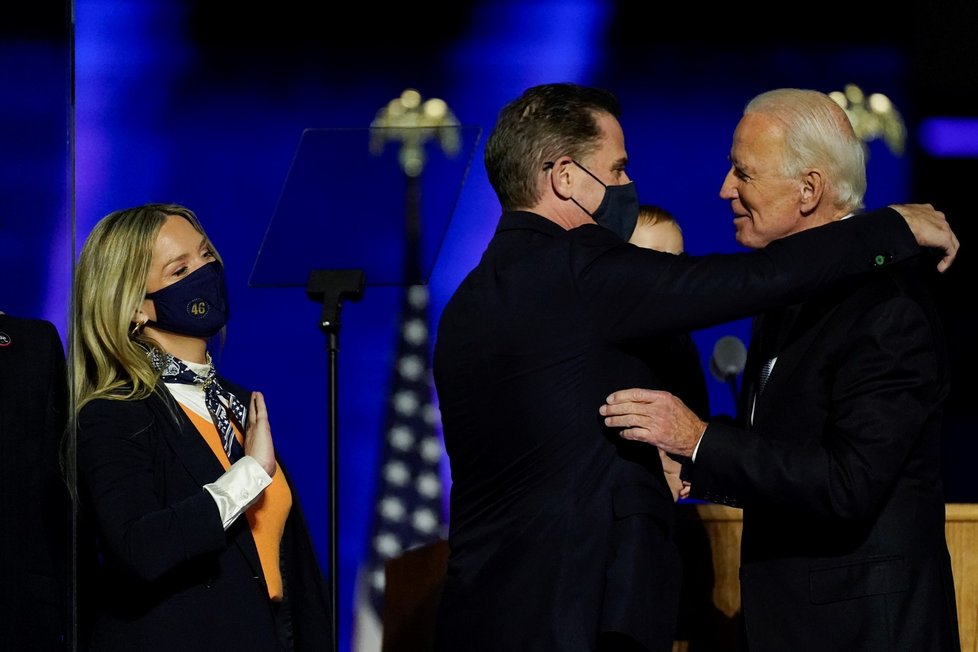 Hunter Biden s novou ženou Melissou gratulovali Joeovi.