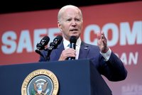 Co tím myslel? Biden zakončil projev slovy „Bůh ochraňuj královnu“, Američané nechápou