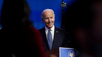 Biden představil balík opatření za dva biliony dolarů. Zvýší dávky v nezaměstnanosti a rozdá další šeky 