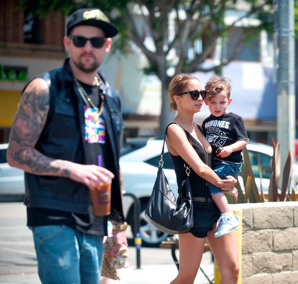 Stylová rodinka! Nicole Richie a Joel Madden.