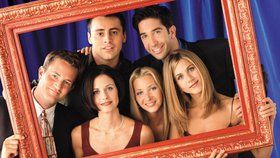 Herci z Přátel: Začínali s honoráři ve výši několik tisíc, skončili jako milionáři. Ne každému se však podařilo v kariéře pokračovat. Nejúspěšněji navázala Jennifer Aniston (úplně vpravo).