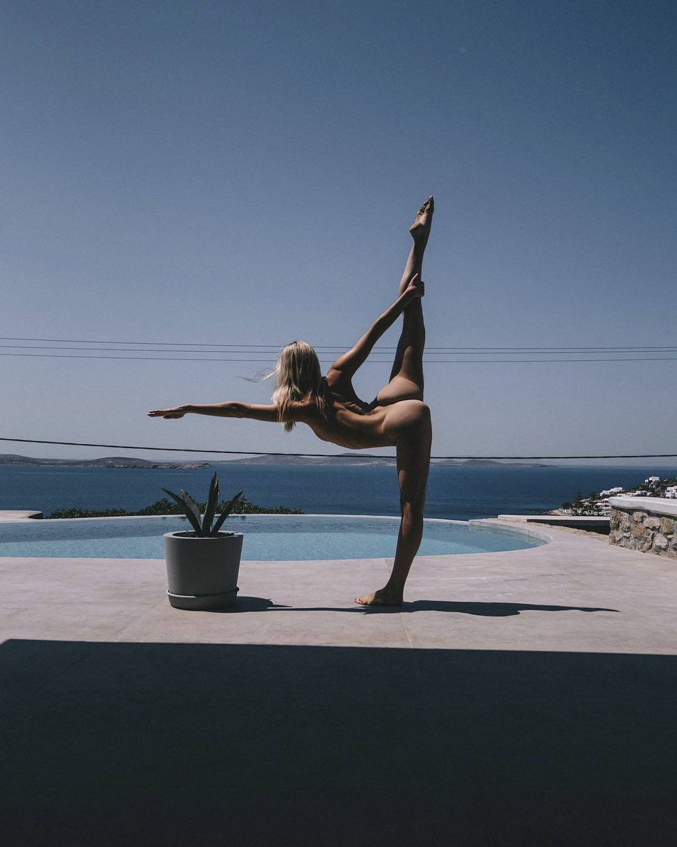 Nahá jogínka inspiruje ženy po celém světě