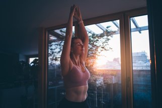 Pět jógových pozic pro zlepšení nálady
