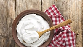 Zázračný jogurt: Rozzáří pleť, vyživí vlasy, pomůže proti akné i lupům!