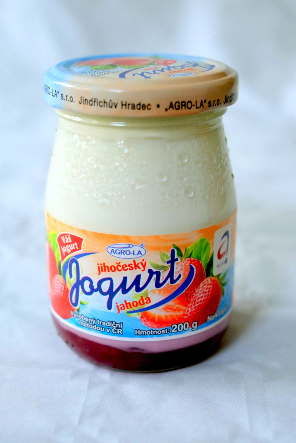 Jihočeský jogurt Jahoda - více než deset procent cukru