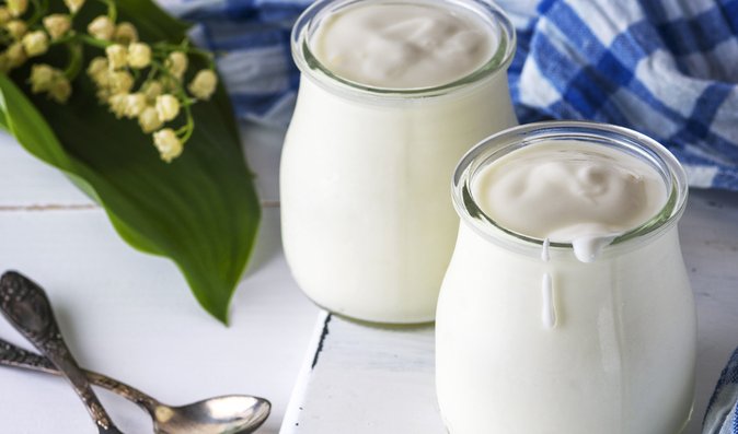 Konzumace bílého jogurtu se doporučuje alespoň jednou denně.