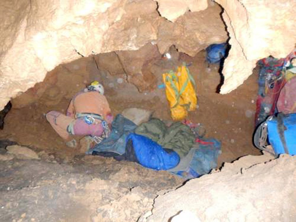 Záchrana německého jeskyňáře: NA záchranné akci se podílelo na sedm desítek lidí