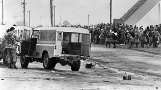Studentské povstání předznamenalo pád apartheidu v Jižní Africe. Stovky dětí za to zaplatily životem Studentské povstání předznamenalo pád apartheidu v Jižní Africe. Stovky dětí za to zaplatily životem