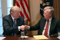 Trump nečekaně vyhodil bezpečnostního poradce: Bolton musí z Bílého domu