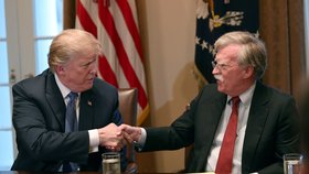 Bezpečnostní poradce Bílého domu John Bolton na žádost prezidenta Donalda Trumpa rezignoval.