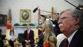 Bezpečnostní poradce Bílého domu John Bolton na žádost prezidenta Donalda Trumpa rezignoval