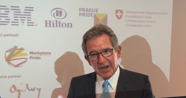 Bývalý ředitel koncernu BP lord John Browne přijel během festivalu Prague Pride předat zkušenosti s přístupem k LGBT komunitě.