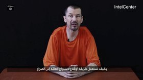 John Cantlie se na nejnovější nahrávce snaží shodit teroristy tím, že mluví monotónním hlasem.