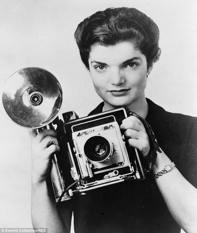 1952 – S Jackie se Kennedy poznal v době, kdy pracovala jako fotografka pro list Washington Times-Herald.