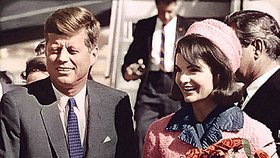 Kennedy s manželkou Jackie 22. listopadu 1963 v Dallasu