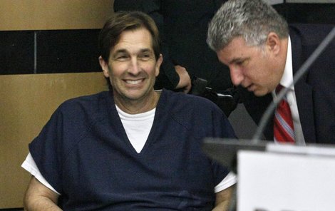 Odsouzený boháč John Goodman (vlevo).