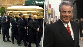 Mafián John Gotti zemřel ve vězení 10. června 2002. Za vydírání a šest vražd dostal doživotí.