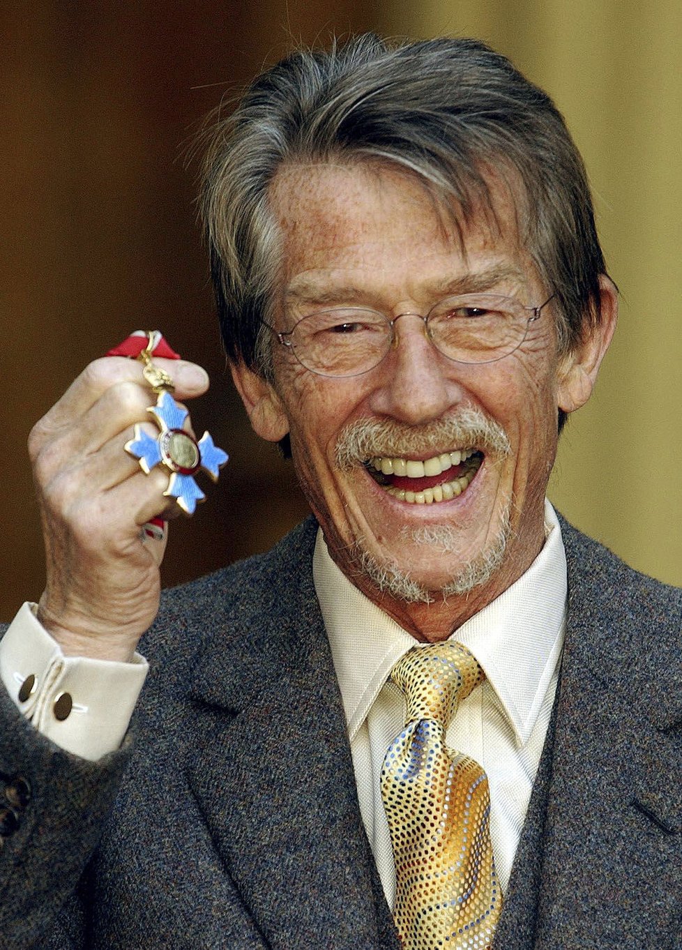 John Hurt s královským vyznamenáním