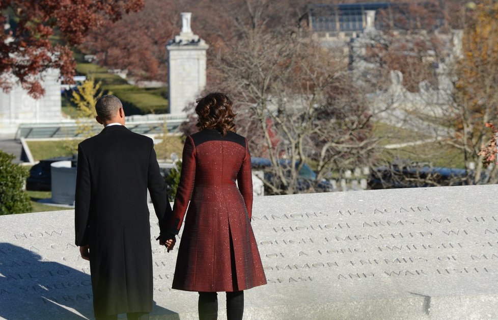 Obamovinavštívili hrob JFK už o dva dny dříve.